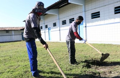 Seris e Seduc iniciam reforma de escolas da rede estadual