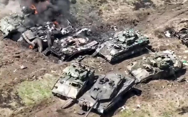 Leopard 2, principal tanque ocidental, sofre baixas constantes por drones russos, diz revista