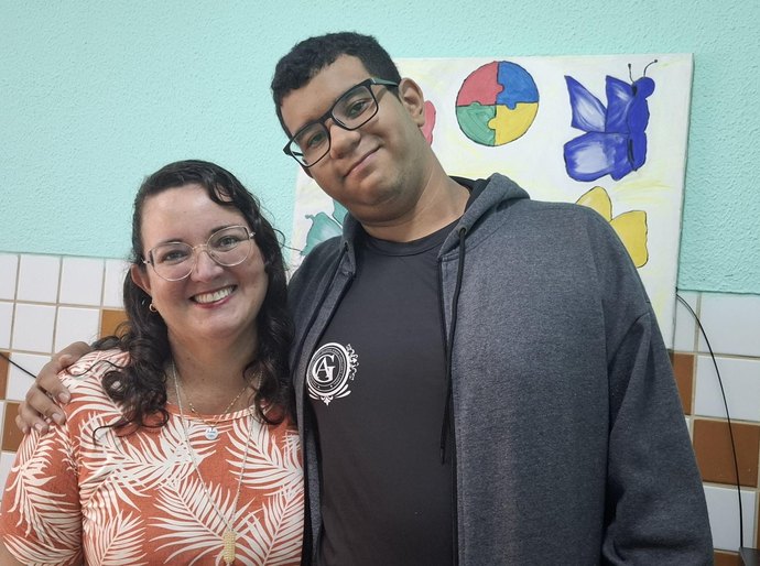 Entre panelas, quadros e corações: mães que educam dentro e fora de casa