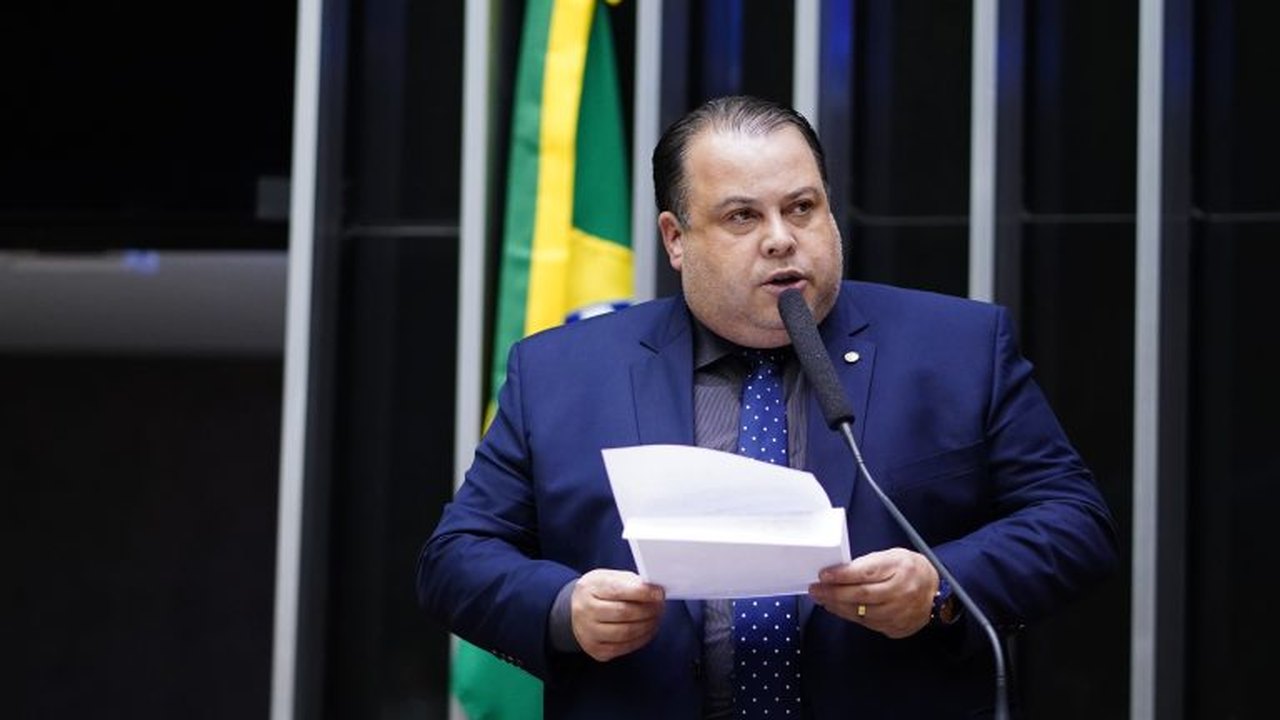 Projeto obriga empresa licitante a comprovar cota de aprendiz em curso profissionalizante