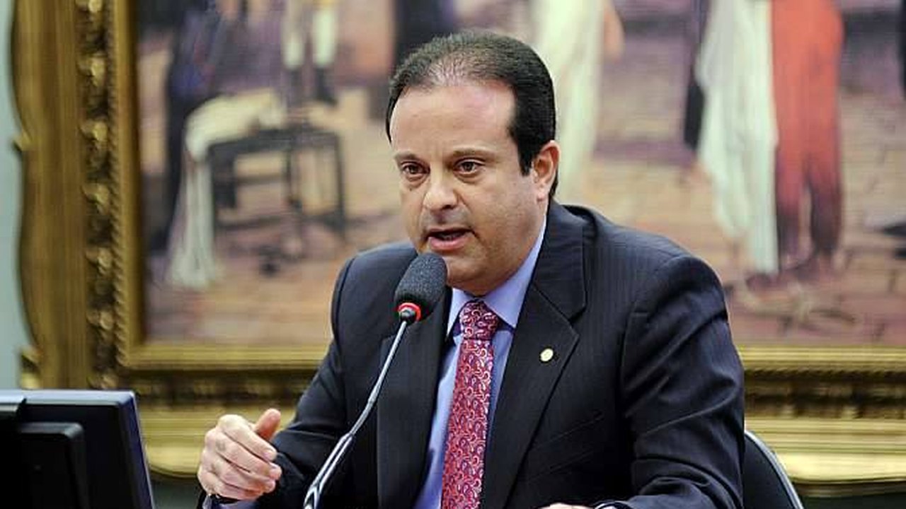 CCJ aprova tramitação da PEC que limita a 20 o total de ministérios