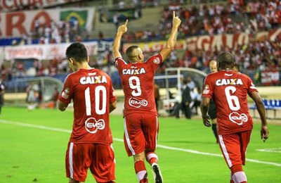 Neto Baiano decide e CRB estreia na Série B com vitória sobre o Ceará