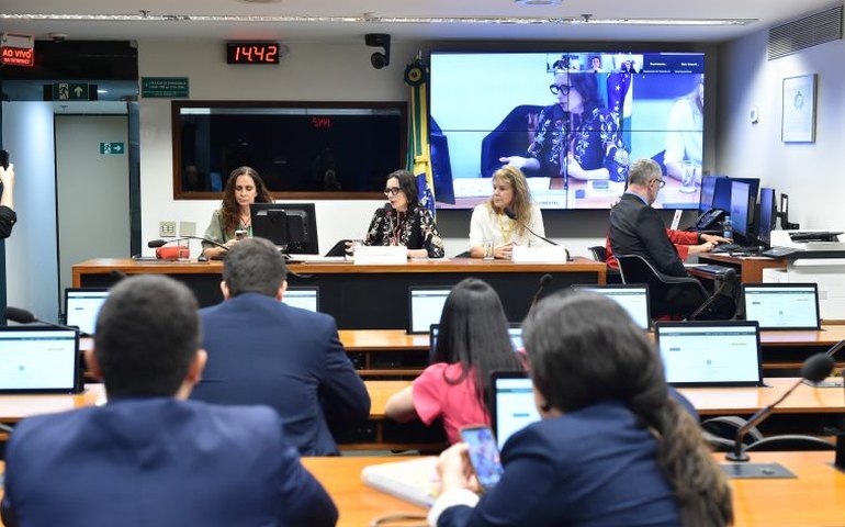 Consumidores enfrentam dúvidas e riscos no uso de suplementos alimentares, afirmam especialistas