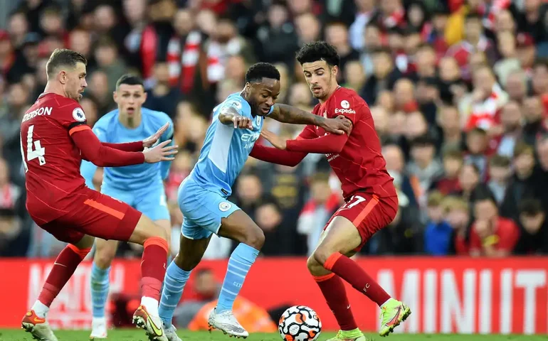 Liverpool e City empatam e desperdiçam chance de dormir no topo do Inglês; Arsenal lidera