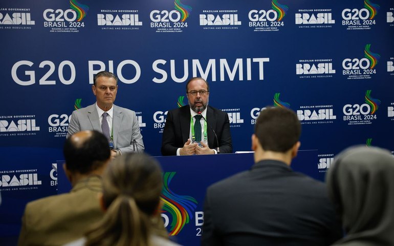 Brasil e Argentina assinam acordo sobre exportação de gás natural