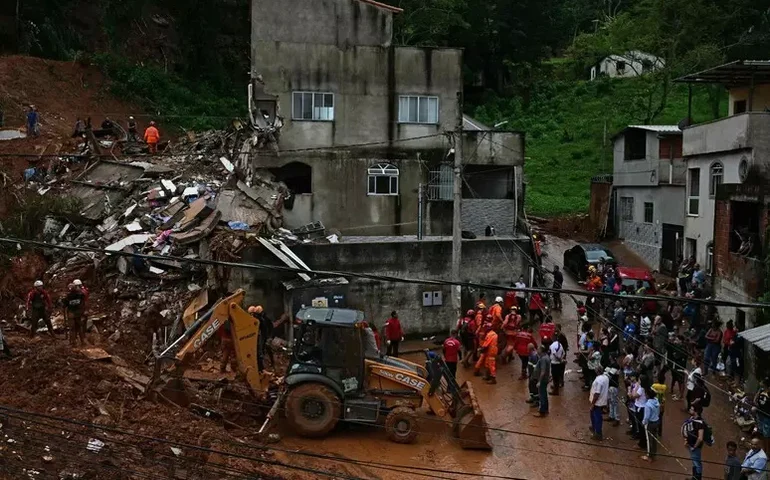 Chuvas em Minas Gerais deixam ao menos 25 mortos