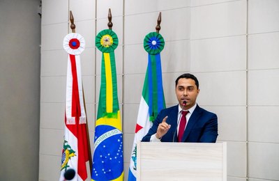 Indicação de David do Emprego para instalação de banheiros autolimpantes na orla é aprovada na Câmara Municipal