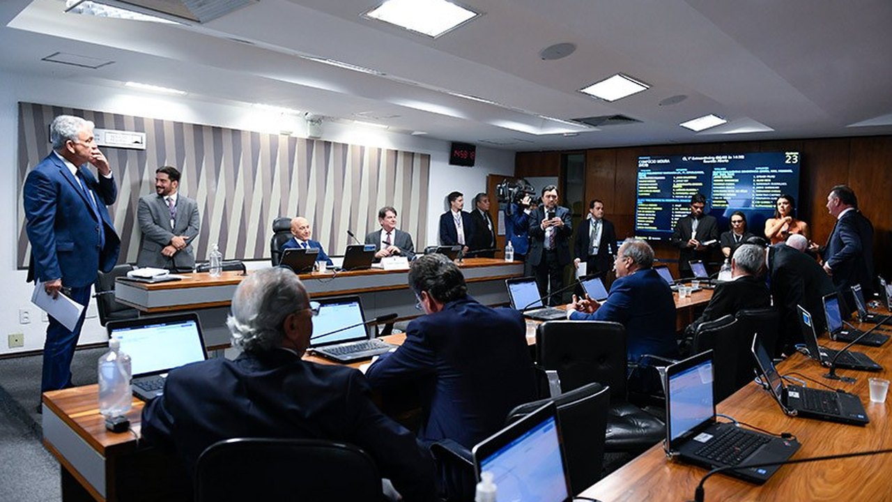CE aprecia atendimento a alunos com transtorno de aprendizagem na faculdade