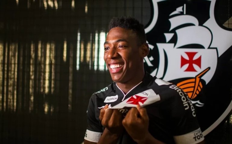 Zagueiro Léo se surpreende no Vasco: ‘Ambiente é muito bom e as coisas vão fluir’