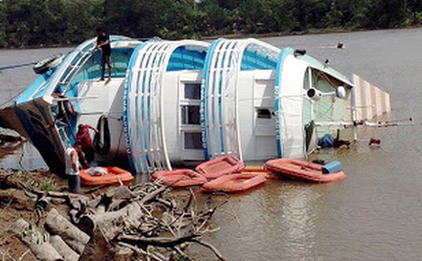 Barco do TRE afunda na Zona Rural de Macapá; ninguém se feriu e a votação não foi afetada