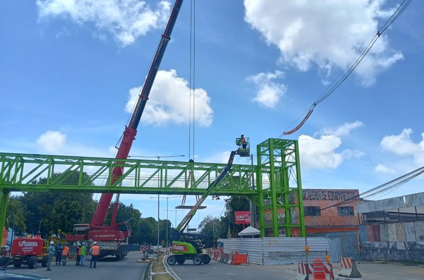 Prefeitura conclui instalação da estrutura principal da passarela do Canaã