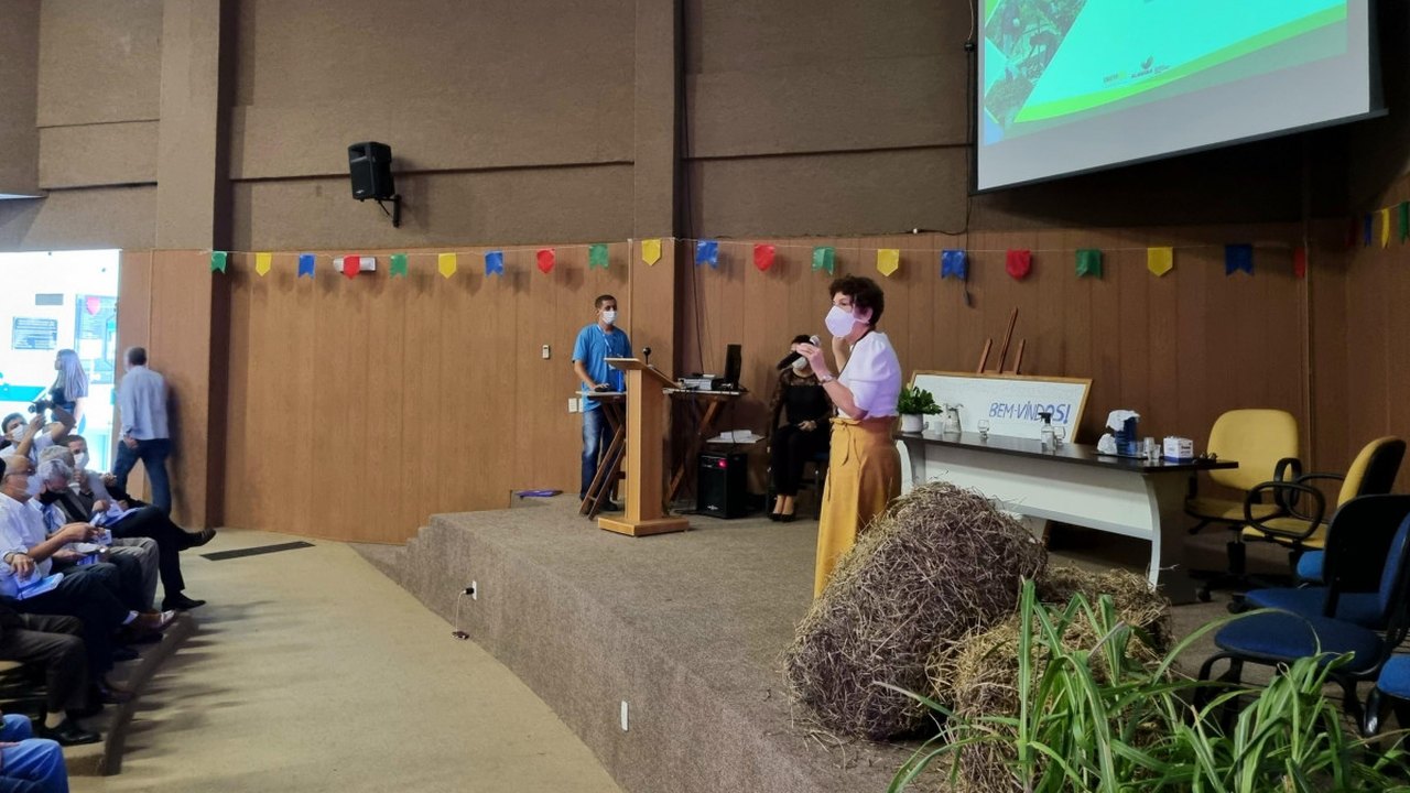 Emater faz palestra sobre assistência técnica para alunos do Cesmac