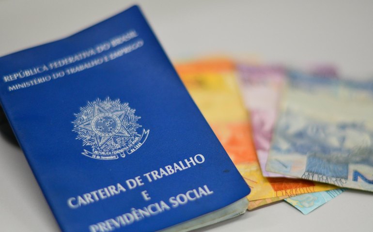 Desemprego atinge menor nível histórico no trimestre e fica em 5,6%