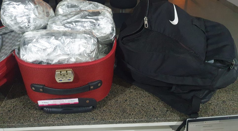 Passageiro de ônibus interestadual é preso com mala cheia de drogas no Sul Sergipano; carga foi avaliada em R$ 300 mil