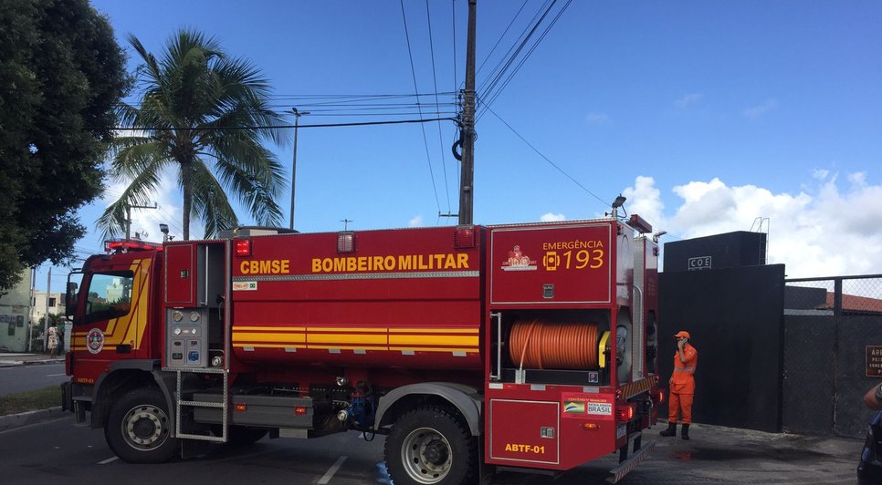 Viaturas do Corpo de Bombeiros atenderam a ocorrência / Foto: Foto: Aline Aragão/TV Atalaia