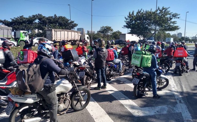 Em dia de greve, motoboys protestam em SP; aplicativos falam em operação normal