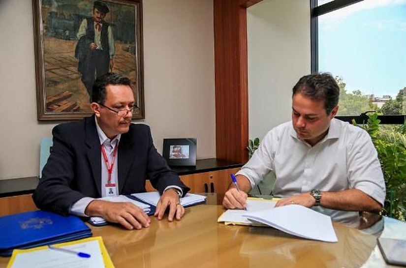 Renan Filho assina prorrogação do concurso da Policia Civil