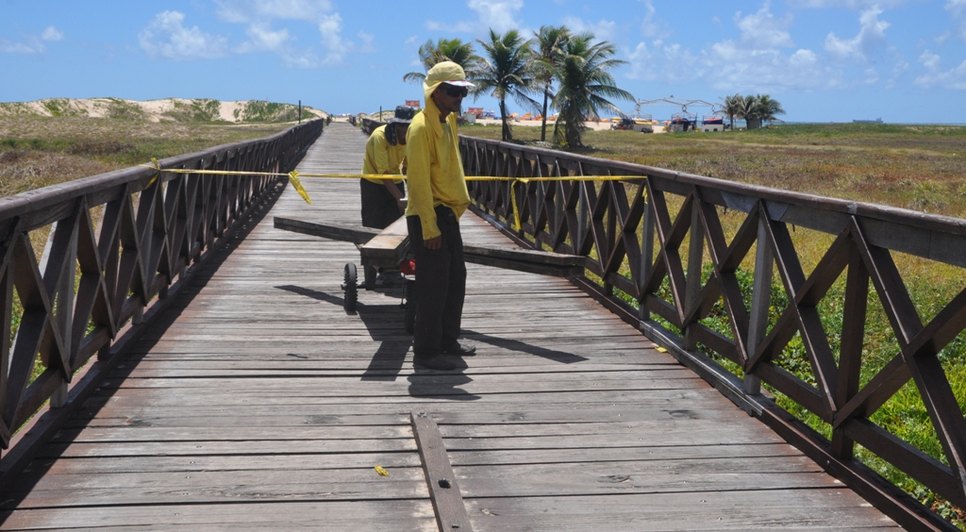 recuperação na passarela de acesso à praia do Hawaizinho / Foto: ASN