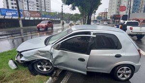 Motorista embriagado é detido após colidir com poste em Aracaju / Foto: Foto: CPTran/SE