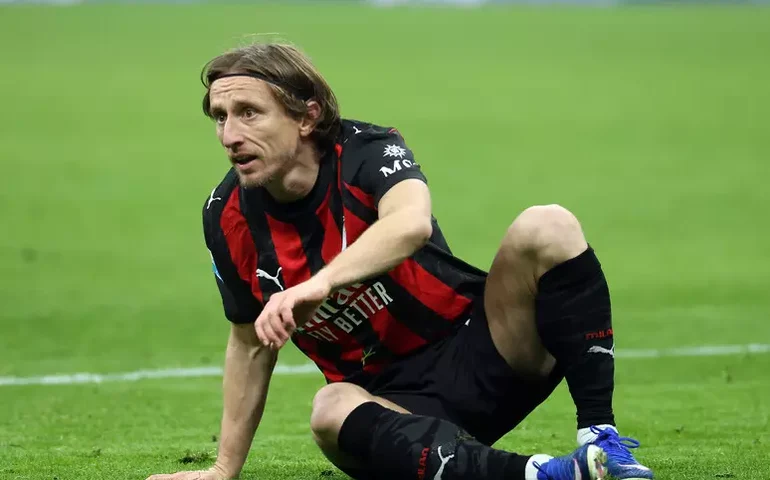 Leão salva Milan, mas empate com Genoa frustra torcida no San Siro