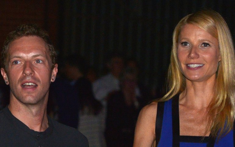 Gwyneth Paltrow e Chris Martin aparecem juntos na formatura da filha