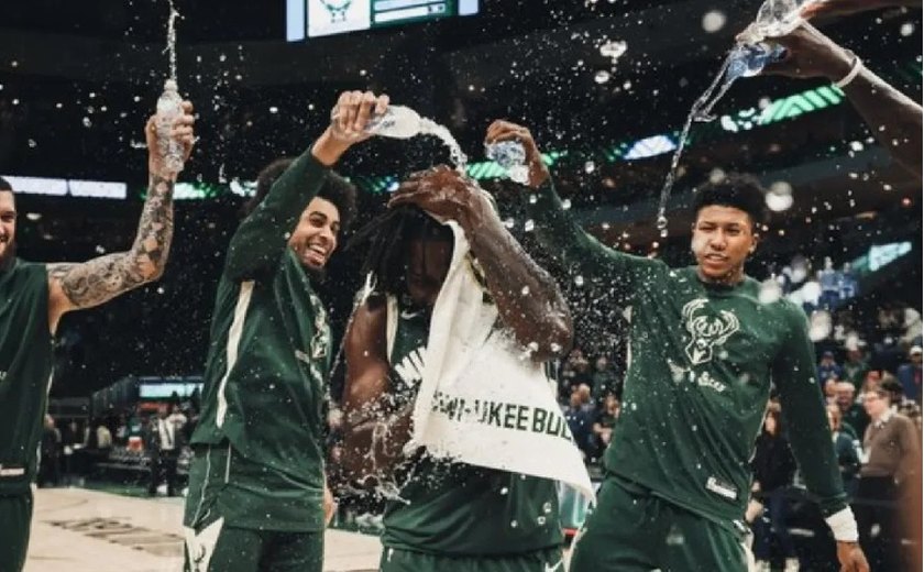 Bucks sofrem, mas vencem Boston Celtics em duelo de líderes na NBA