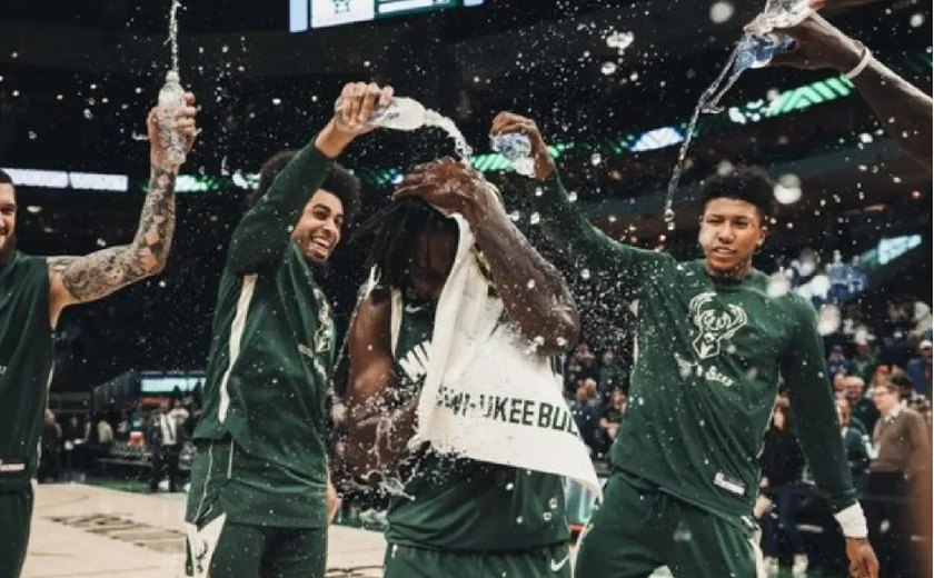 Bucks sofrem, mas vencem Boston Celtics em duelo de líderes na NBA