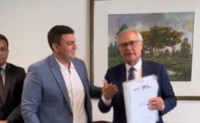 O prefeito de Rio Largo, Carlos, ao lado do senador Renan Calheiros