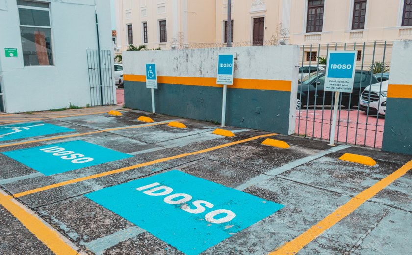 Uso de credenciais é obrigatório para estacionamento em vagas prioritárias