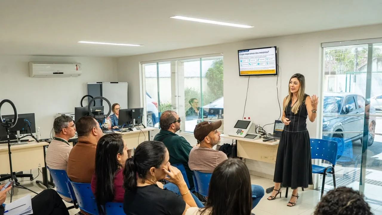Em Arapiraca, mesários que atuarão na “Seção +Q Inclusiva” participam de treinamento