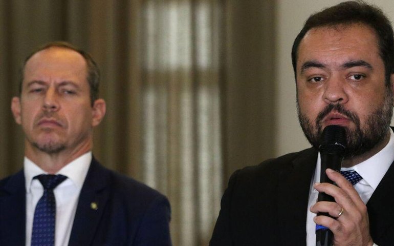 PF realiza operação contra ex-governador Cláudio Castro e empresário da Refit