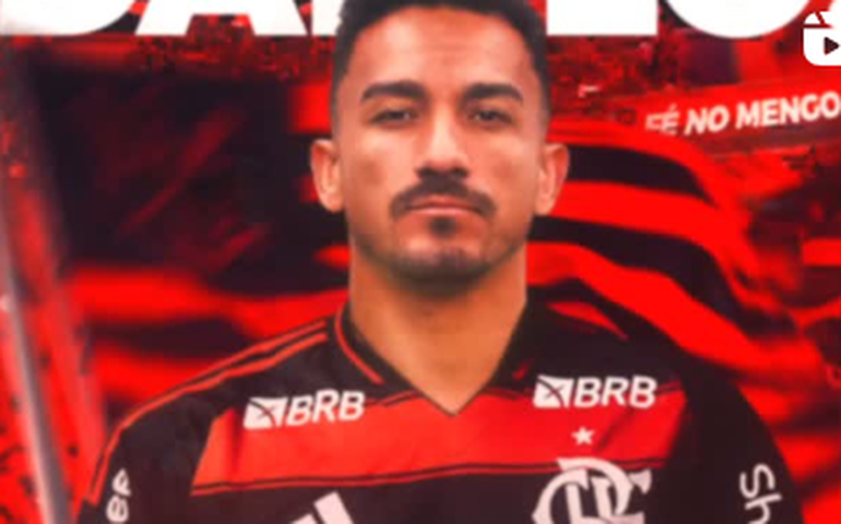 Flamengo oficializa a contratação do lateral-direito Danilo