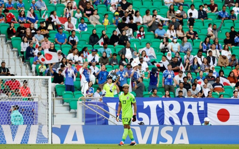 Goleiro do Japão denuncia ter recebido insultos racistas na web após erros na Copa da Ásia