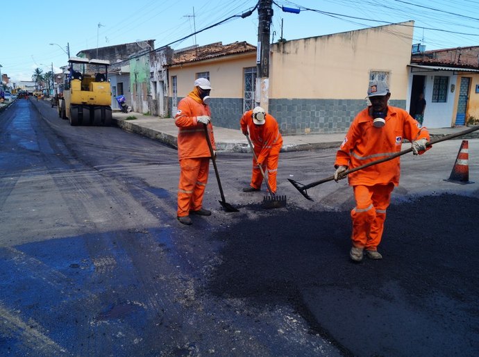 Seminfra realiza manutenção em cinco bairros de Maceió