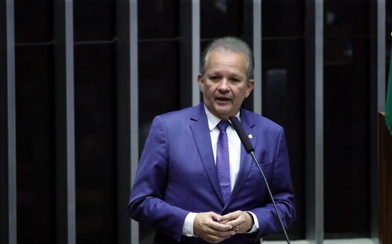 Projeto regulamenta a cobrança de estacionamento em área de embarque de aeroportos