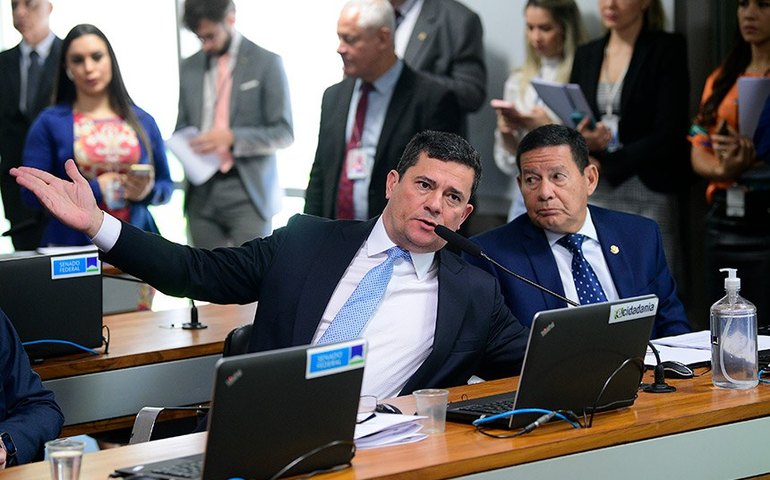 Condenados por crimes dolosos podem ter coleta obrigatória de DNA