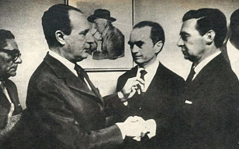 Sessão especial celebra democracia com lançamento de livros nesta terça