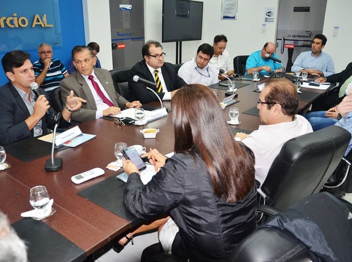 AMA, Estado e comércio discutem regularização das Feiras Itinerantes