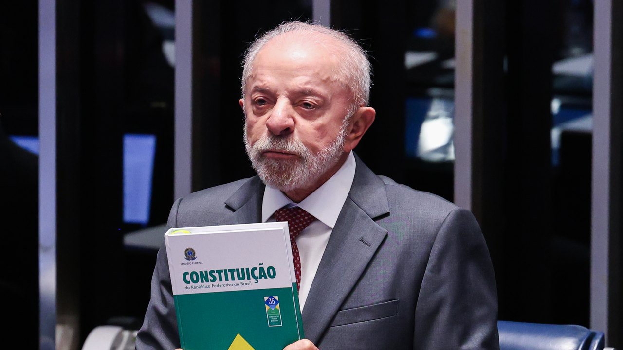 Lula faz campanha em MG e celebra fim da jornada 6x1