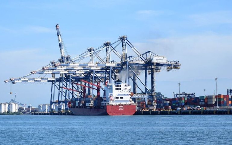 Terminais pedem mais 30 dias de consulta sobre venda do Porto de Santos