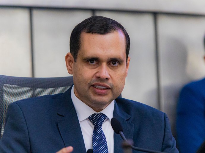 Assembleia aprova projeto do deputado Fernando Pereira que amplia uso de precatórios para quitação de impostos em Alagoas