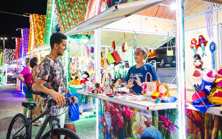 Grupos da Economia Solidária comercializam produtos na Vila Encantada