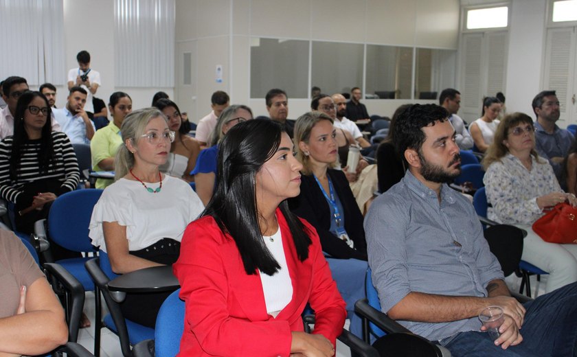 CGE discute avanços da Lei de Acesso à Informação em evento com órgãos estaduais