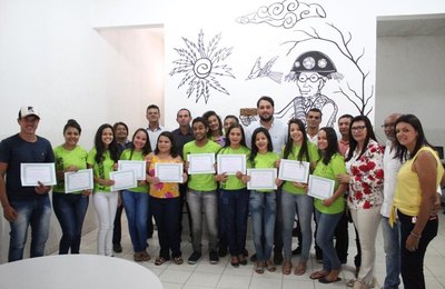Agricultura entrega certificados para alunos que participaram do projeto de controle da mosca negra dos citros em Santana do Mundaú     