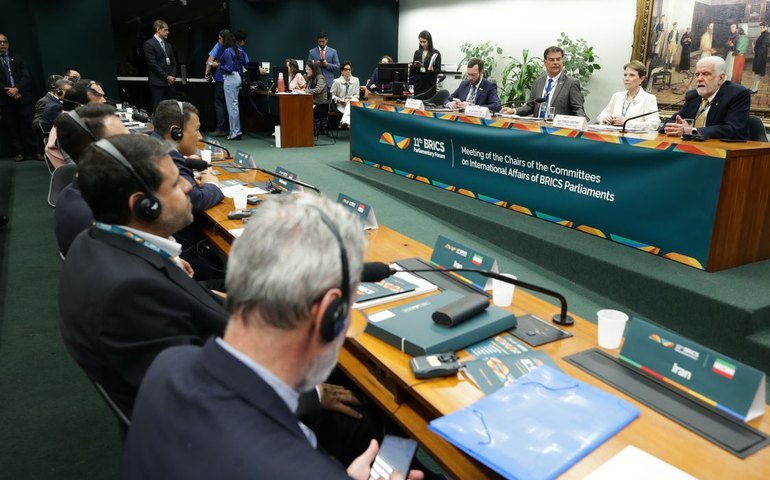 Parlamentares do Brics criticam guerra tarifária promovida pelos EUA