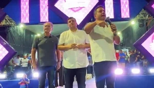 Renan Calheiros, Prefeito Carlos e Paulo Dantas no polêmico evento em Rio Largo. - Foto: Reprodução