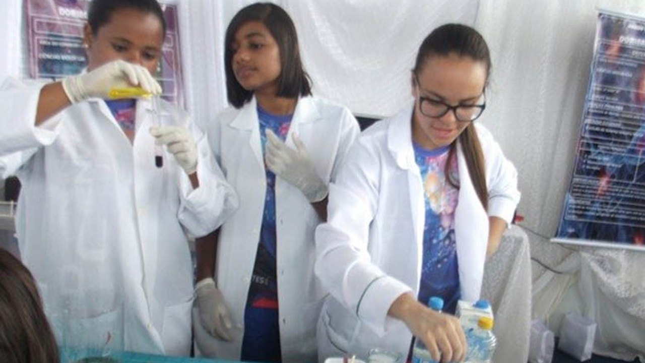 Referência no Enem, Colégio Tiradentes realiza projeto Dominando a Ciência