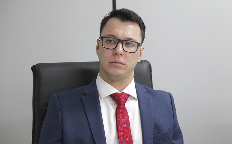 Juiz fixa multa de R$200 mil ao prefeito-imperador e impõe sanções se fizer inscrições do 'Minha Casa, Minha Vida' durante período eleitoral