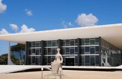 Uso de tempo em cargo comissionado para vantagens remuneratórias é inconstitucional