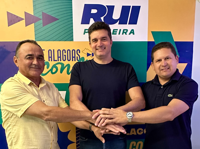 Rui Palmeira amplia base política no sertão com apoio de lideranças de Piranhas